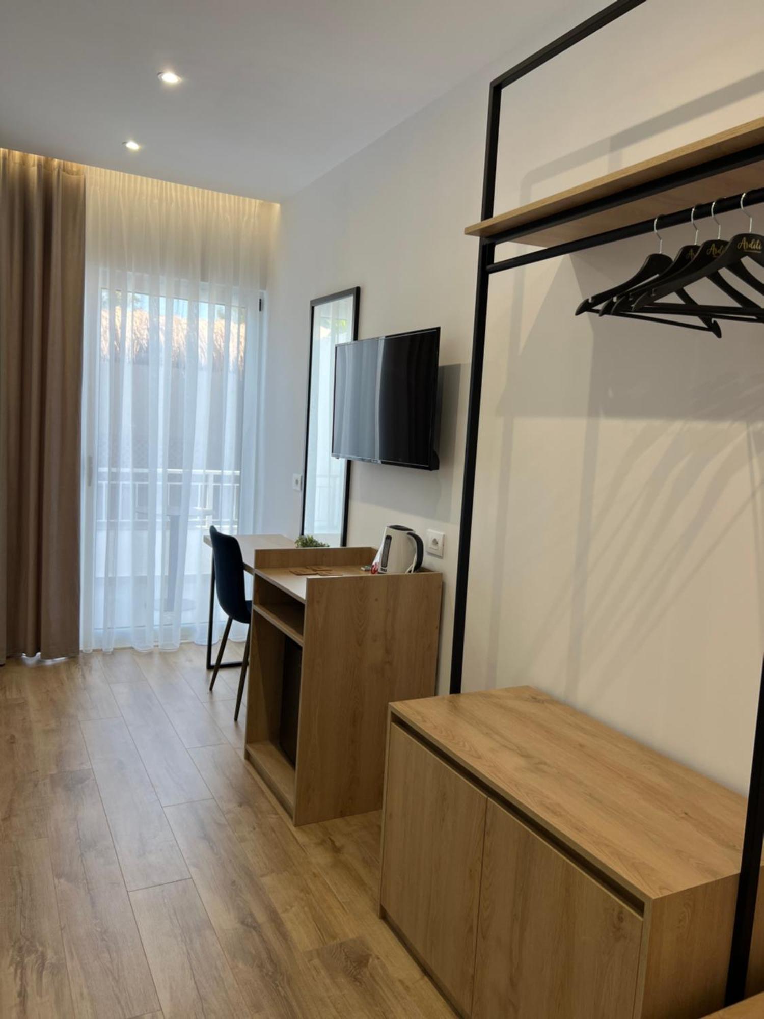 Frühstückspension Emaar - Beachfront , Newly Renovated Ksamil