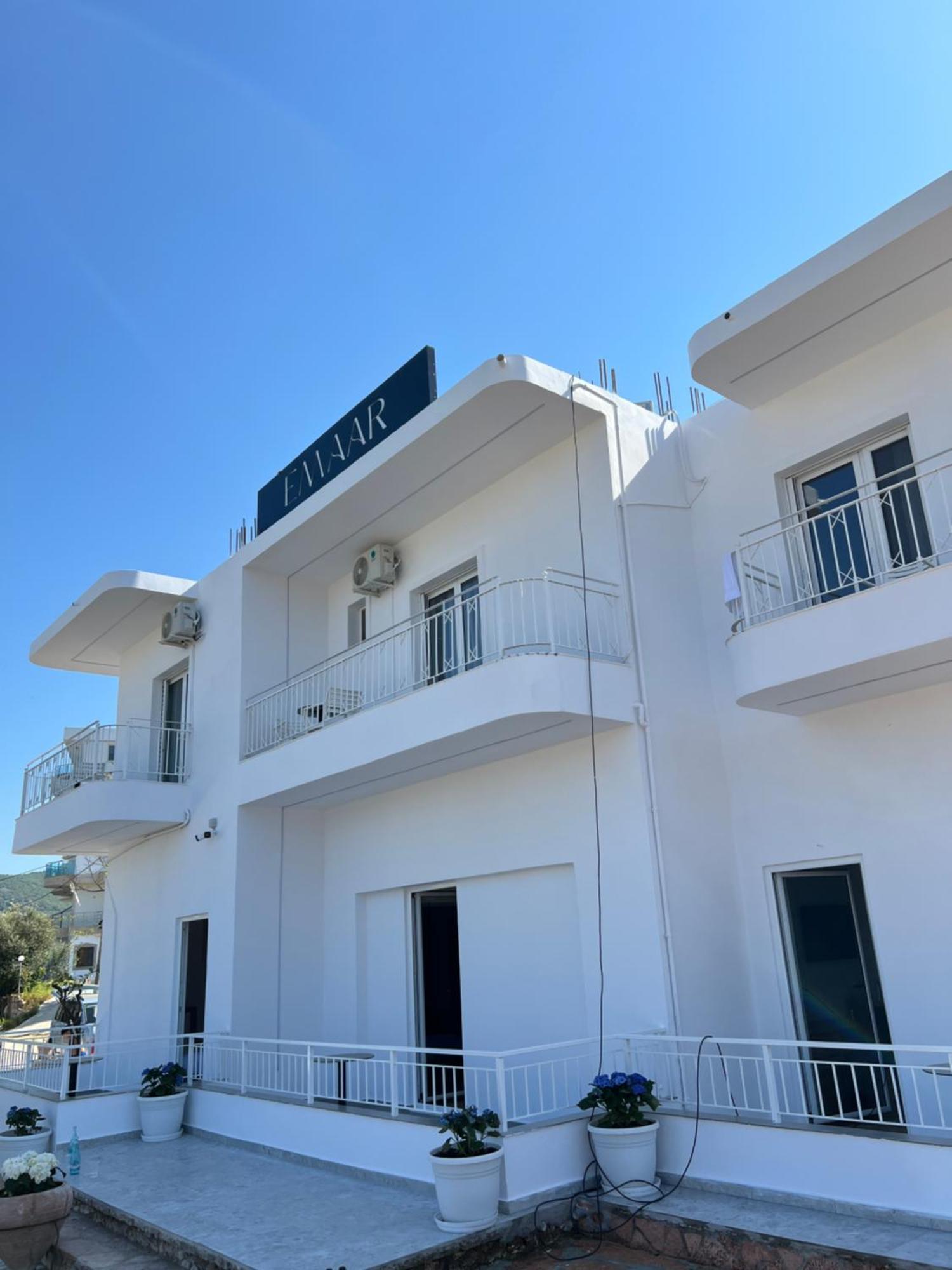 Bed & Breakfast Emaar - Beachfront , Newly Renovated