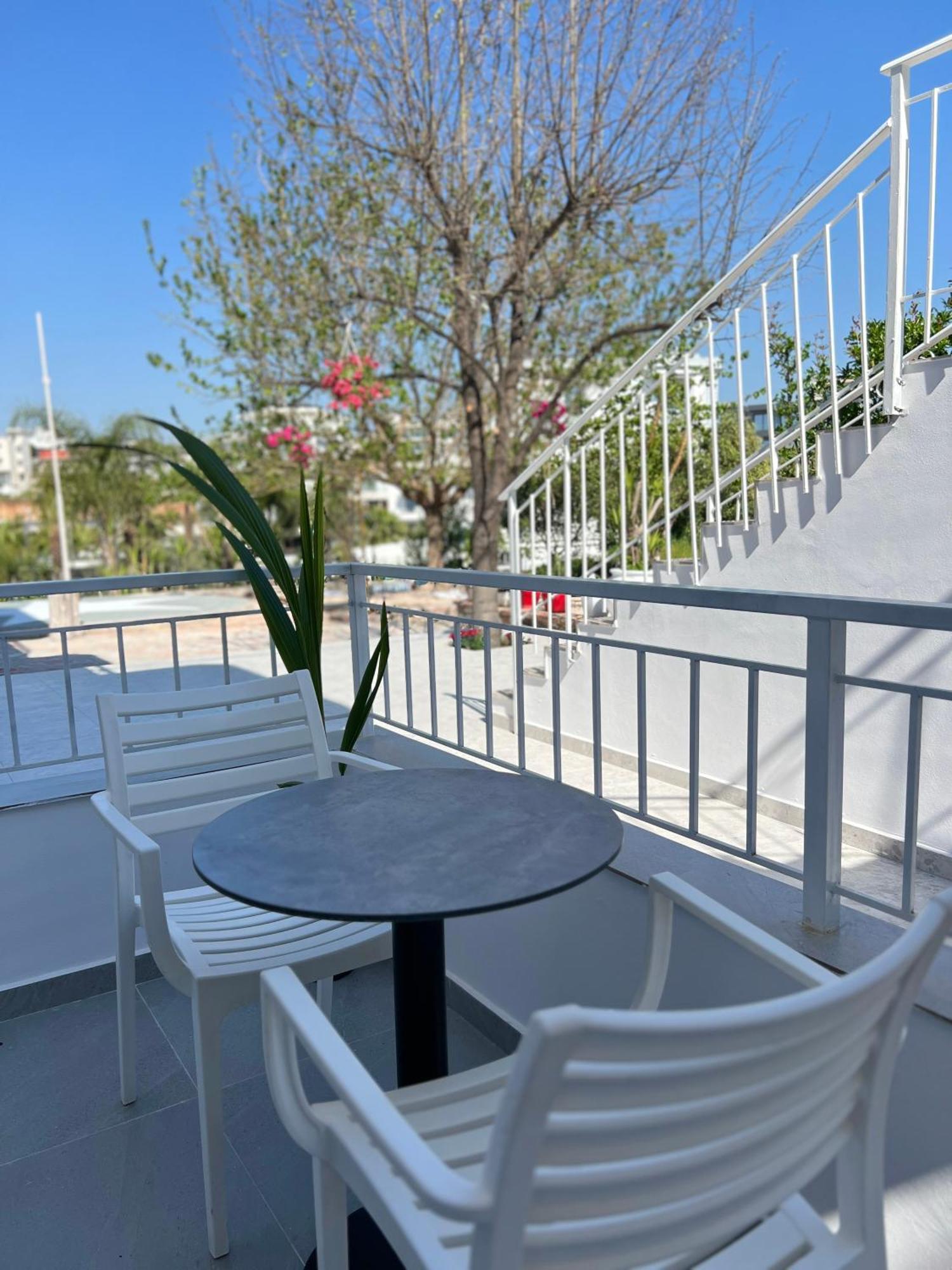 Emaar - Beachfront , Newly Renovated Bed & Breakfast Ksamil