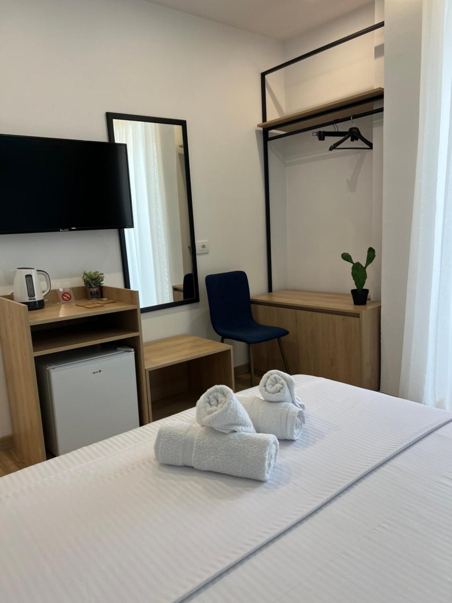 Emar Beachfront Hotel Ksamil
