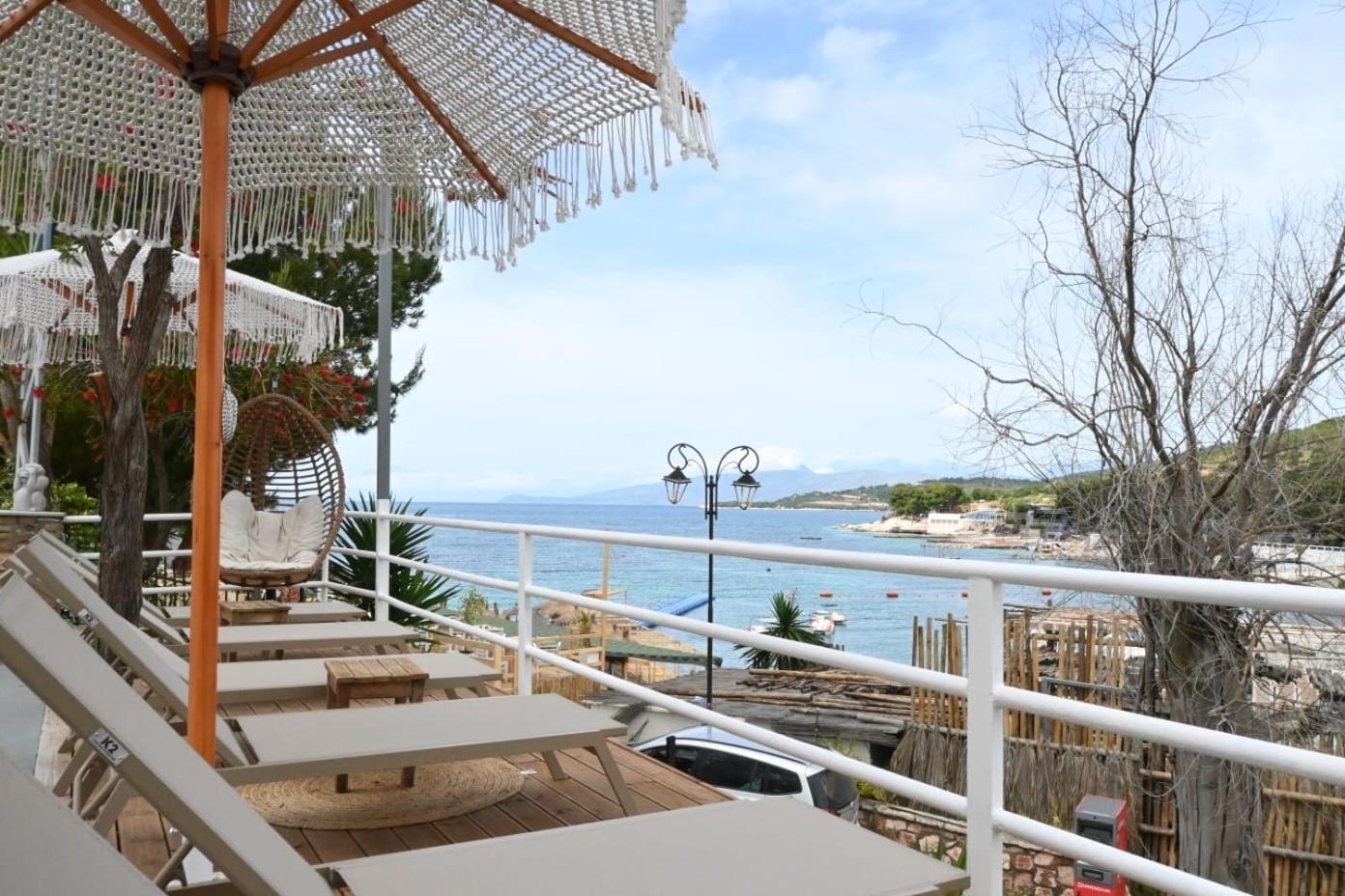 Emar Beachfront Hotel Ksamil 民宿